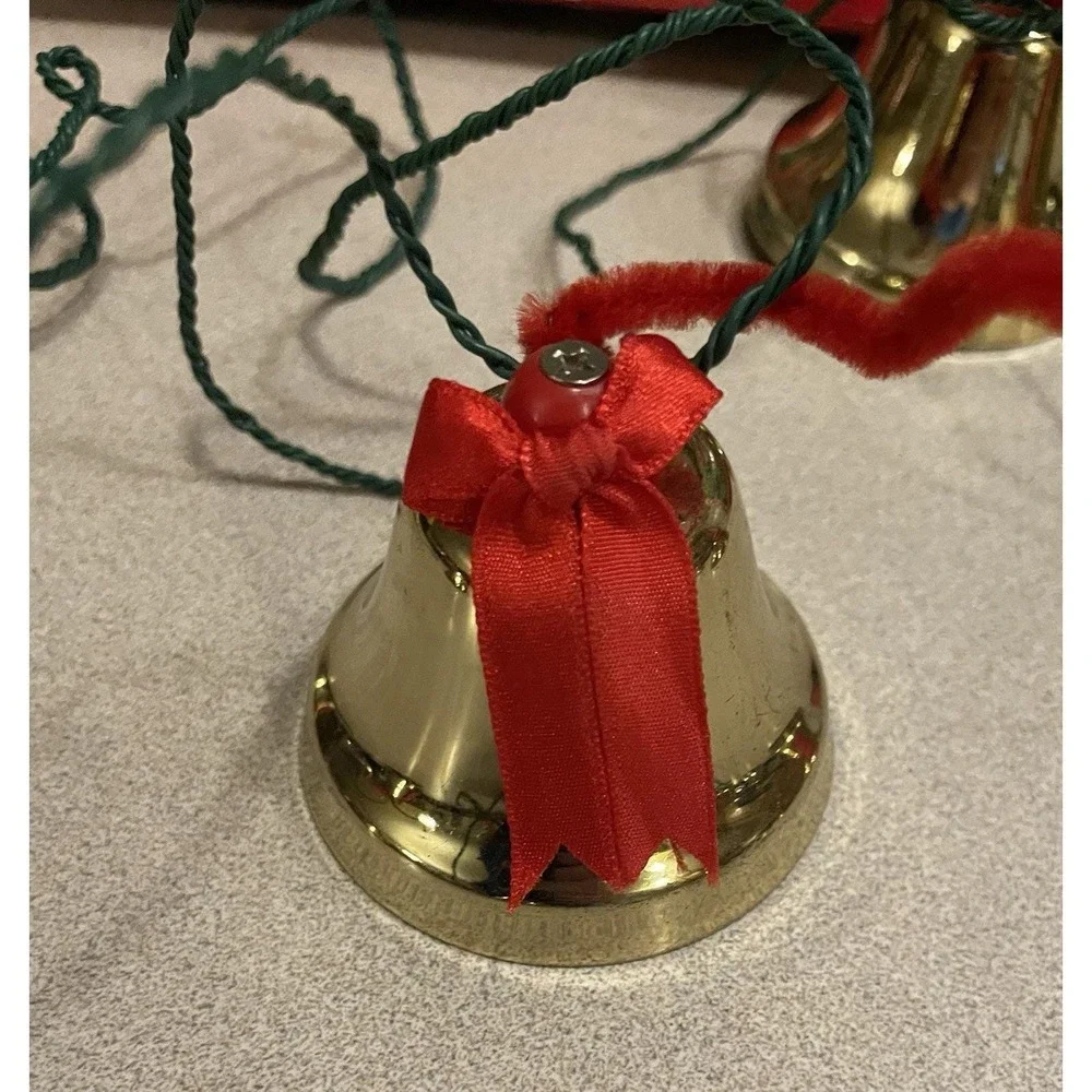 Vtg. Ye Merry Minstrel Caroling Christmas Bells 25 Carols Musical Decor Works